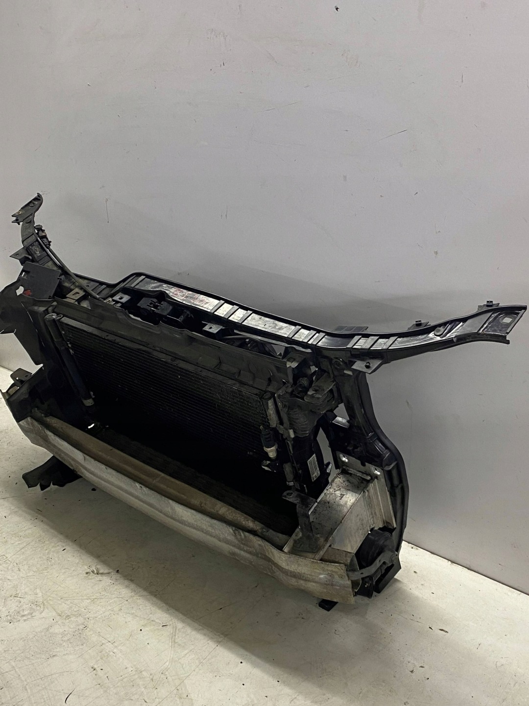 support panel for radiators pillar iron AUDI Q5 8R before LIFT 2.0 TDI MANUAL
