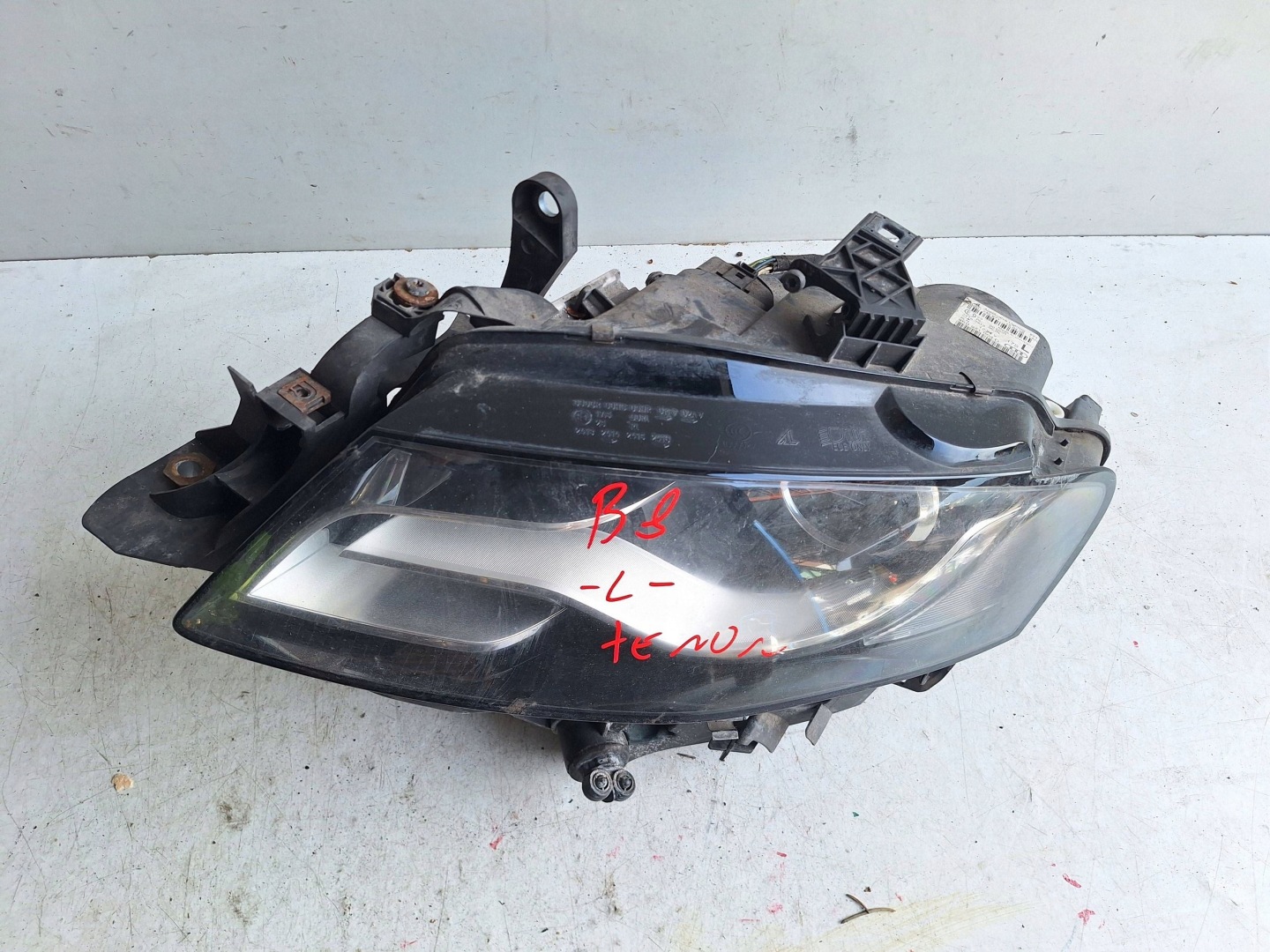 AUDI A4 B8 8K 08-11 light left XENON UK-ANGLIK 8K0941003D