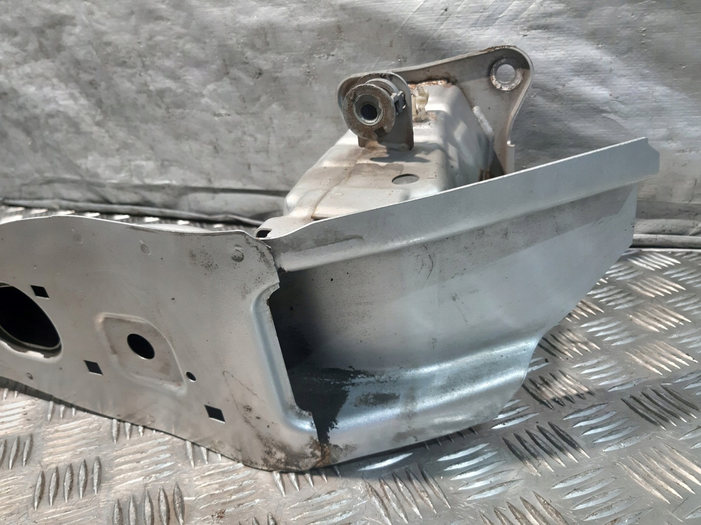 FORD FOCUS MK3 III 1.6 tdci sider pillar below bumper front F0C172803