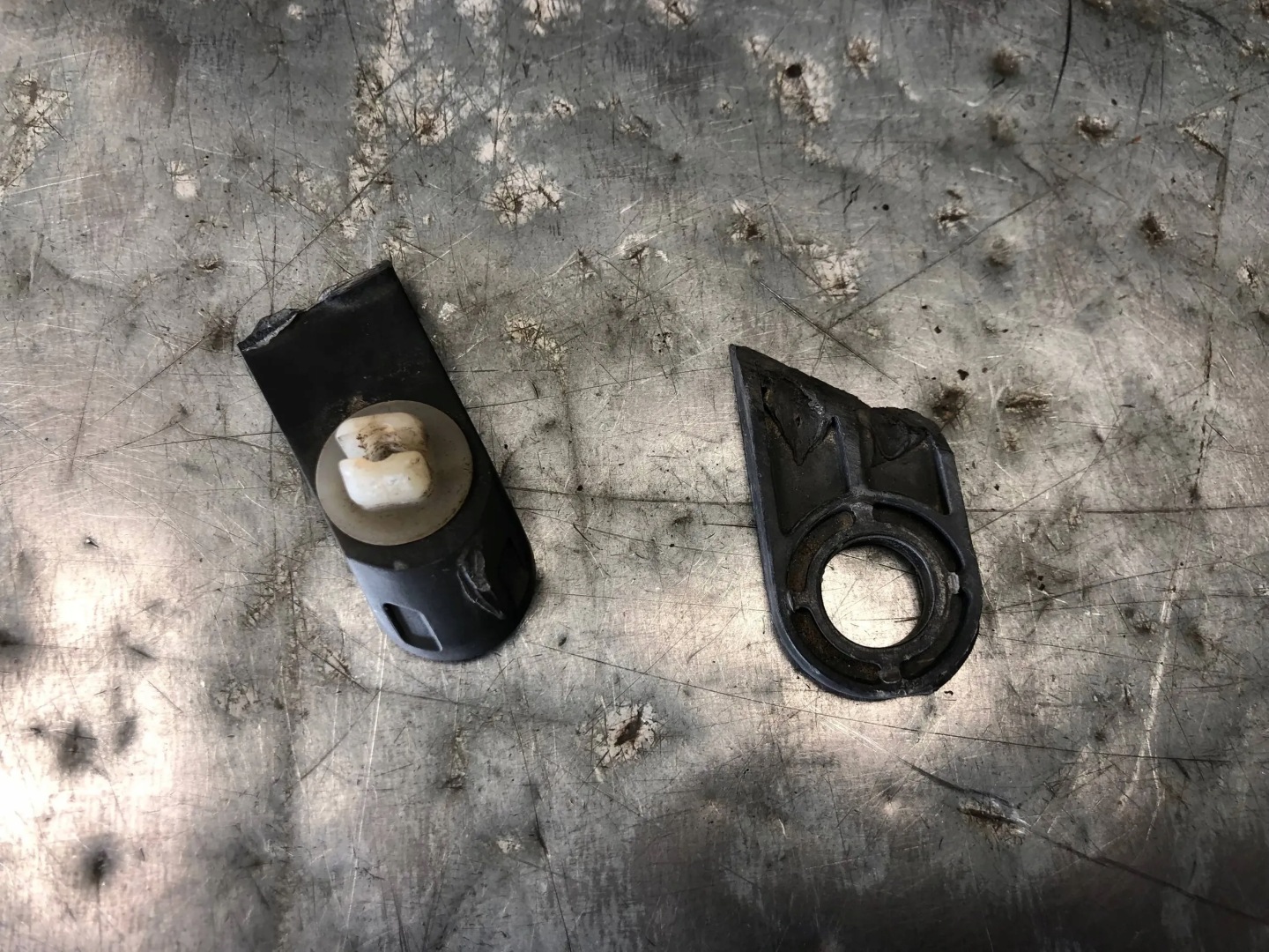 light right front TOYOTA AURIS and LIFT 81110-02A40