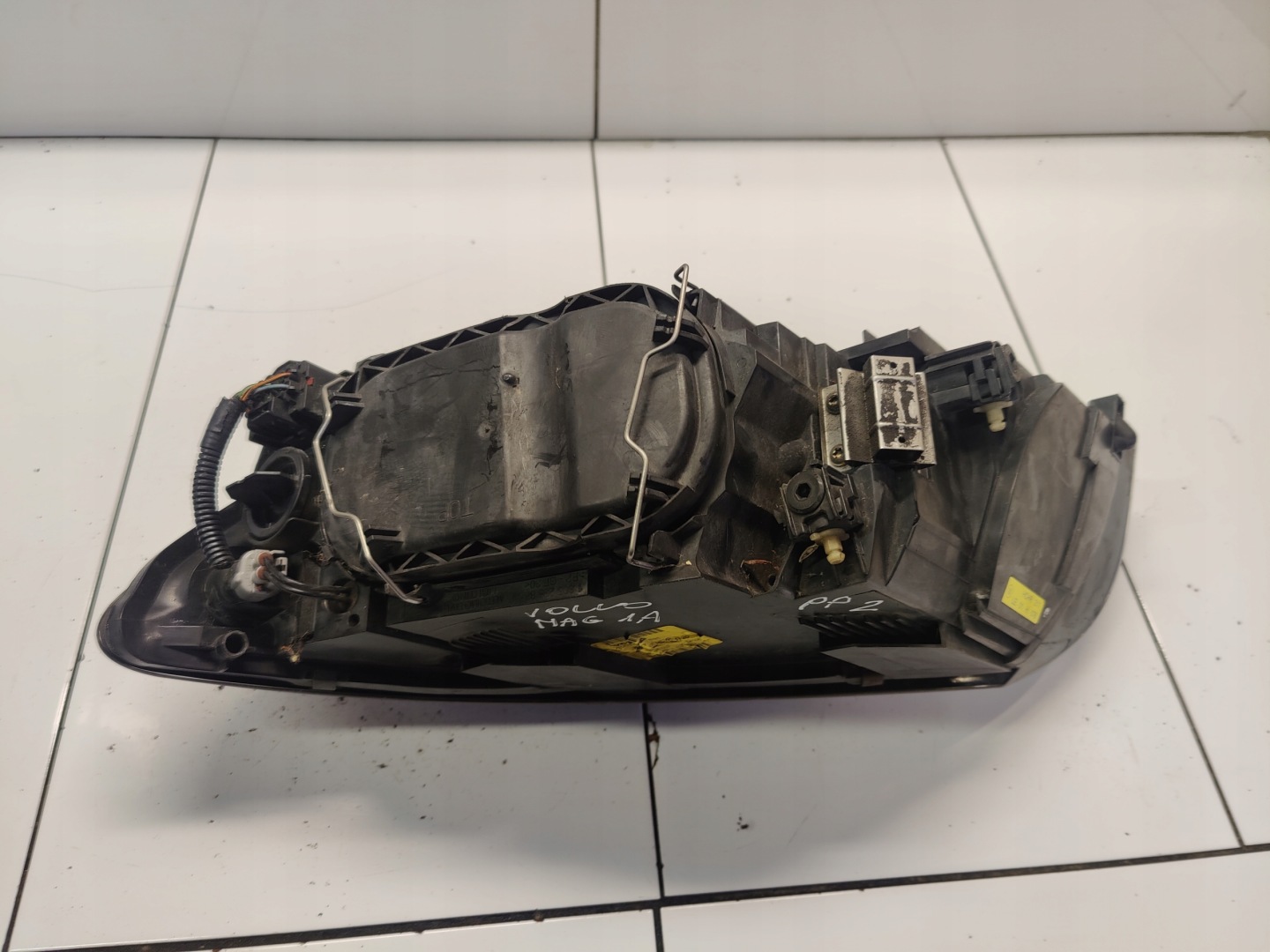 VOLVO V50 light right front front 30698880 UK
