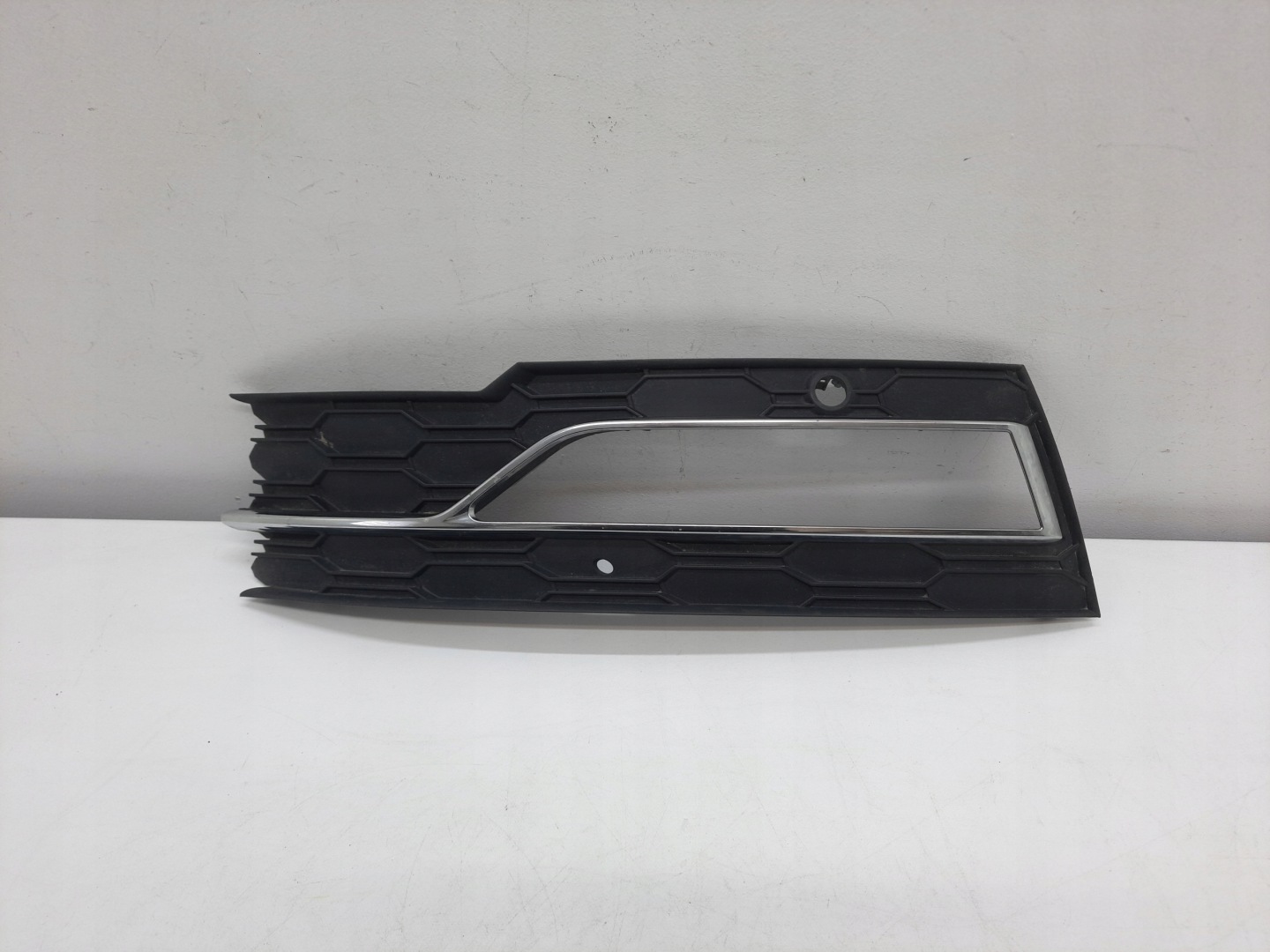 SKODA OCTAVIA 4 IV 19- PDC grid of a bumper left front original
