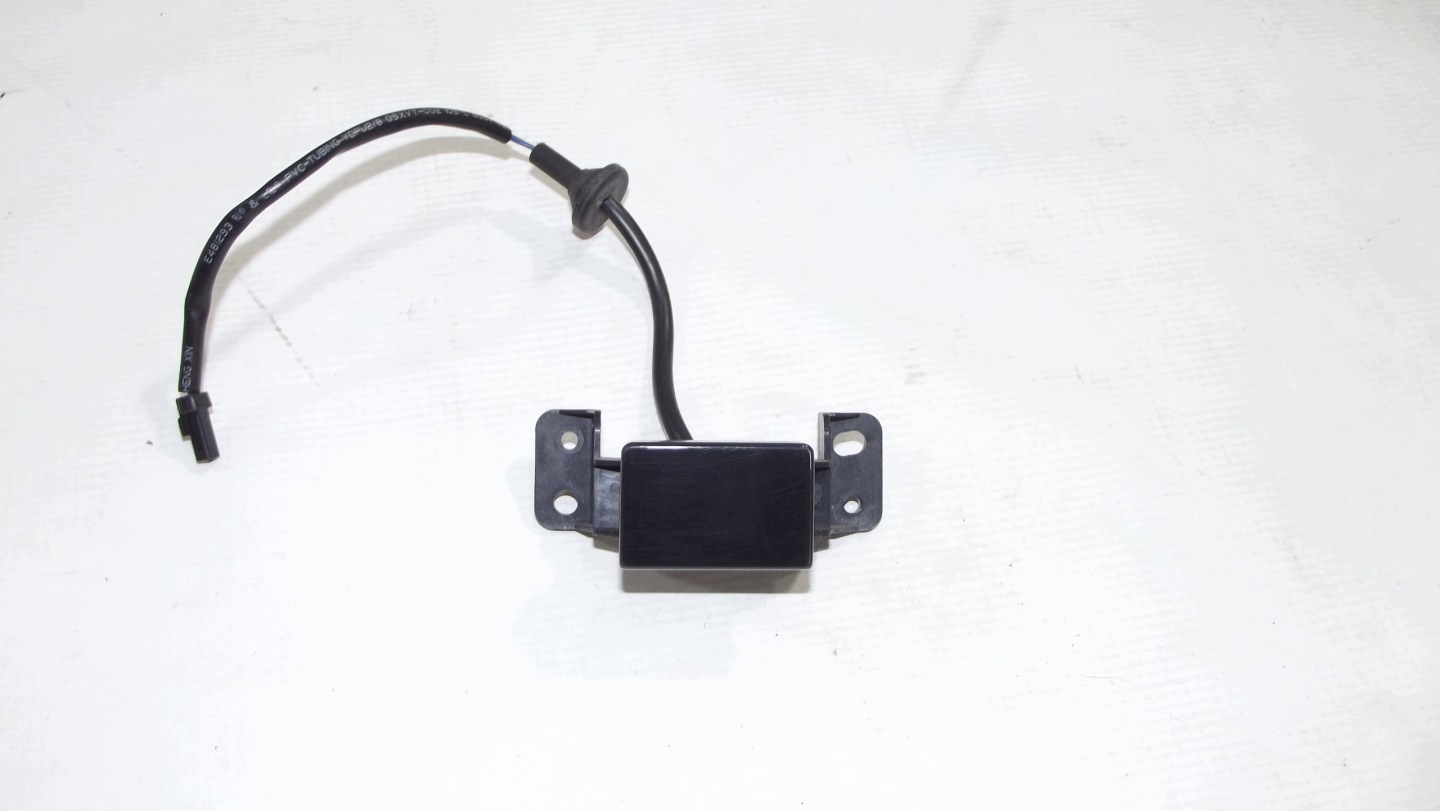 Polestar IV switch button of the opening bonnet boot 8892942999