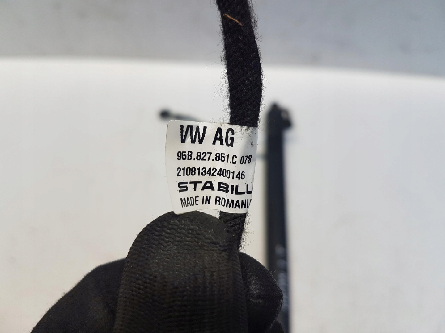 PORSCHE MACAN 95B damper bonnet boot rear part