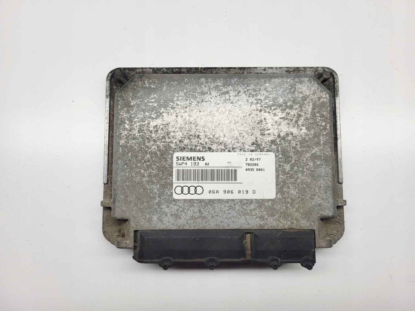 computer control unit of the engine AUDI A3 8L 1.6B 06A906019D