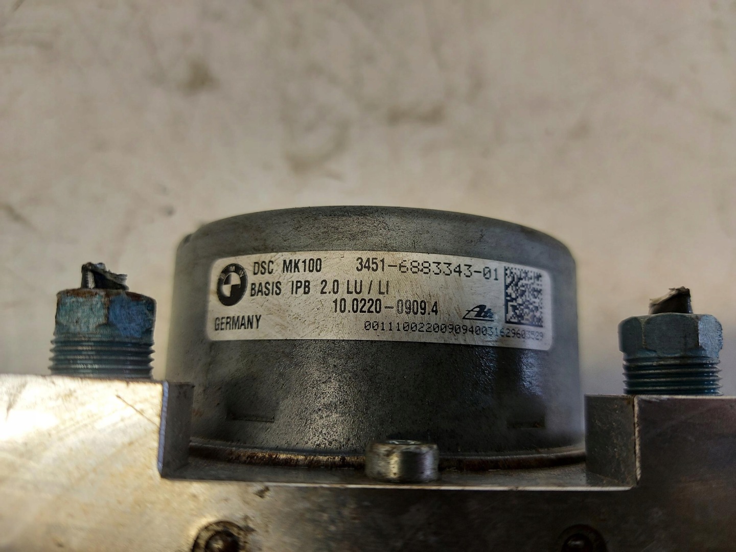 BMW F48 X1 pump control unit abs absu 6883344
