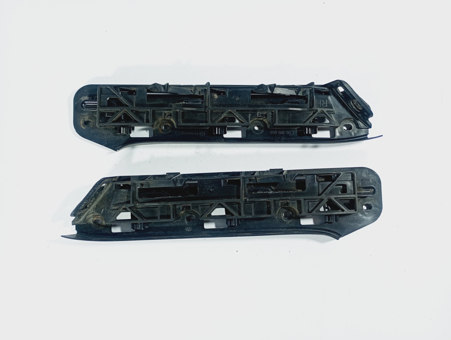 moulding bumper bracket left right front OE 1T0807049 VW CADDY 3 III 04-10