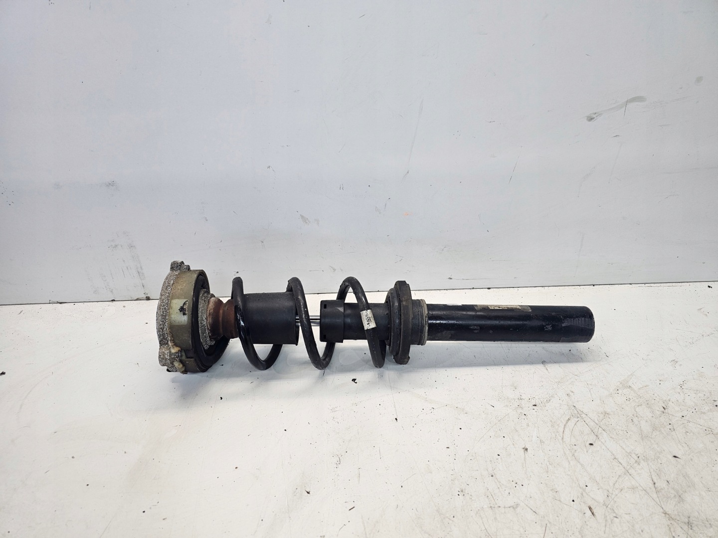 STOSSDÄMPFER LINKS ODER RECHTS VORNE AUDI A4 B9 A5 8W 8W0413031BG