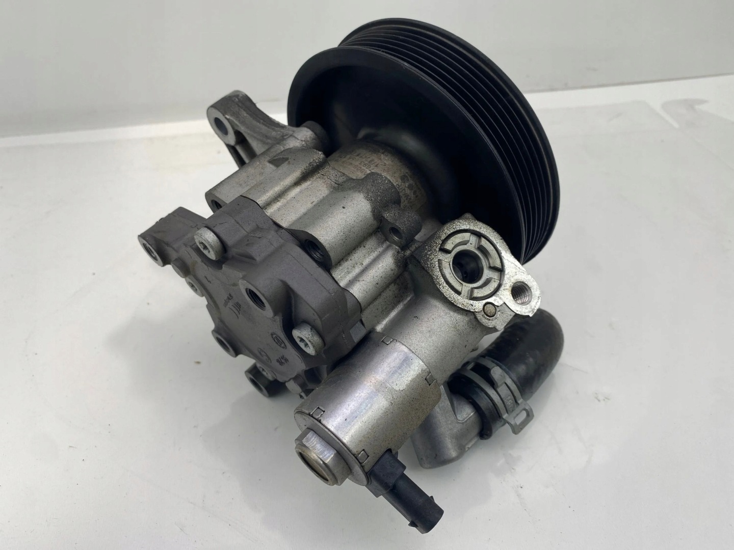 Mercedes E 200 CGI 250 W212 1,8 CGI servo pump A0064667601