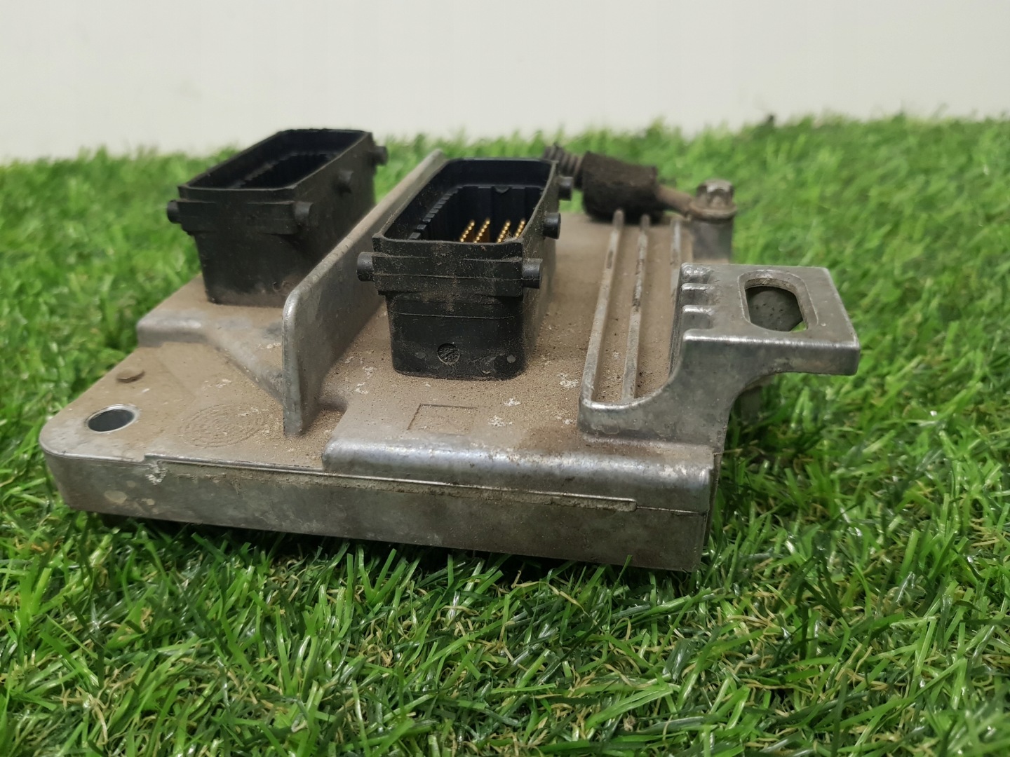 computer of the engine control unit OPEL ASTRA H 12230740