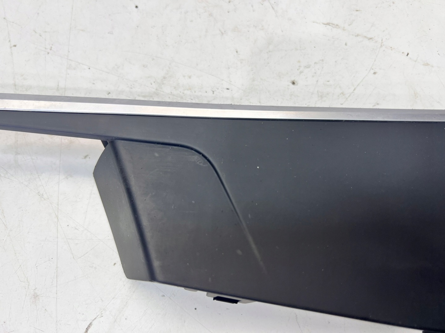 moulding DEKOR door left front AUDI A4 B9 8W2959521B