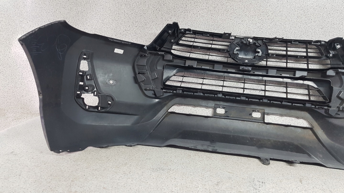 TOYOTA HILUX 2021 - bumper front 2758