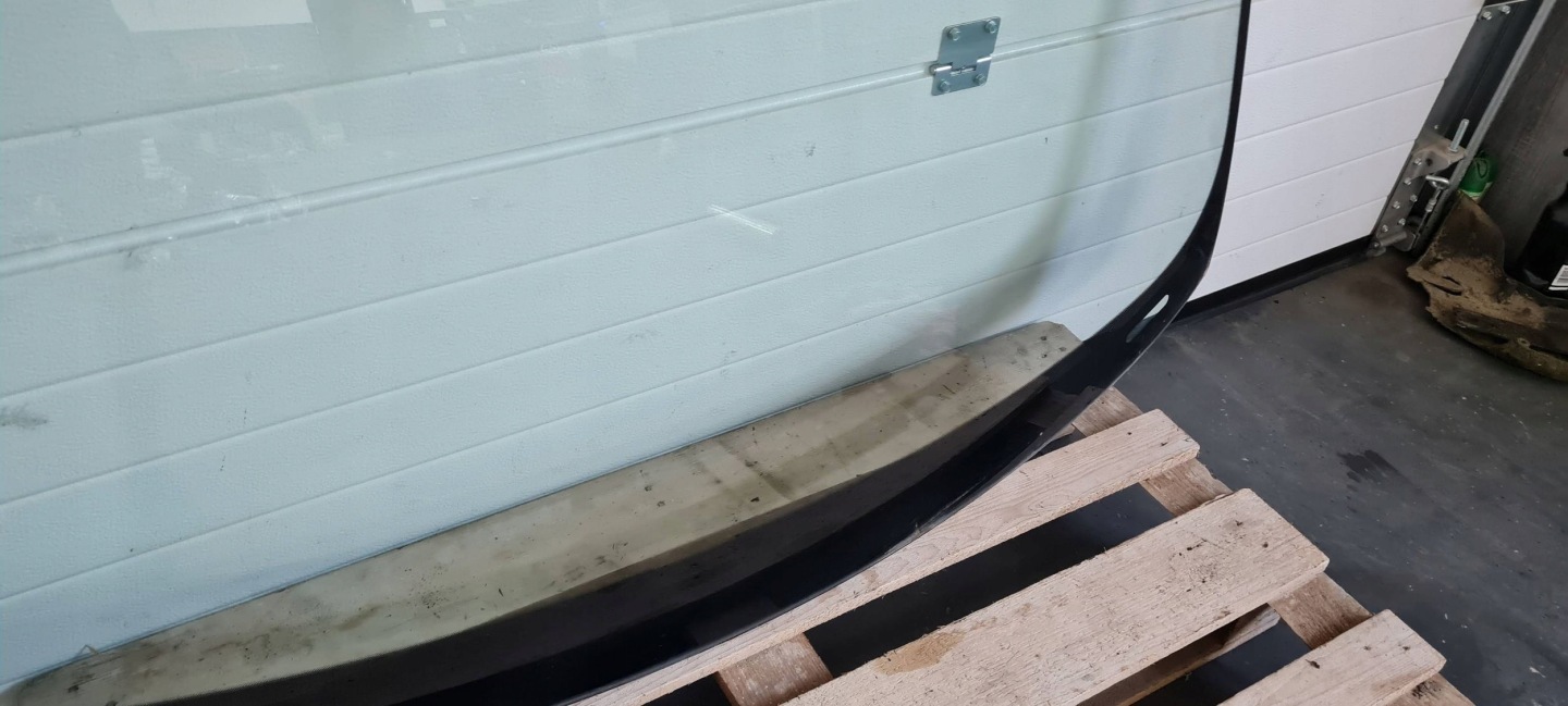 Q5 8R window iron front front ORG 11R 8R0845099L