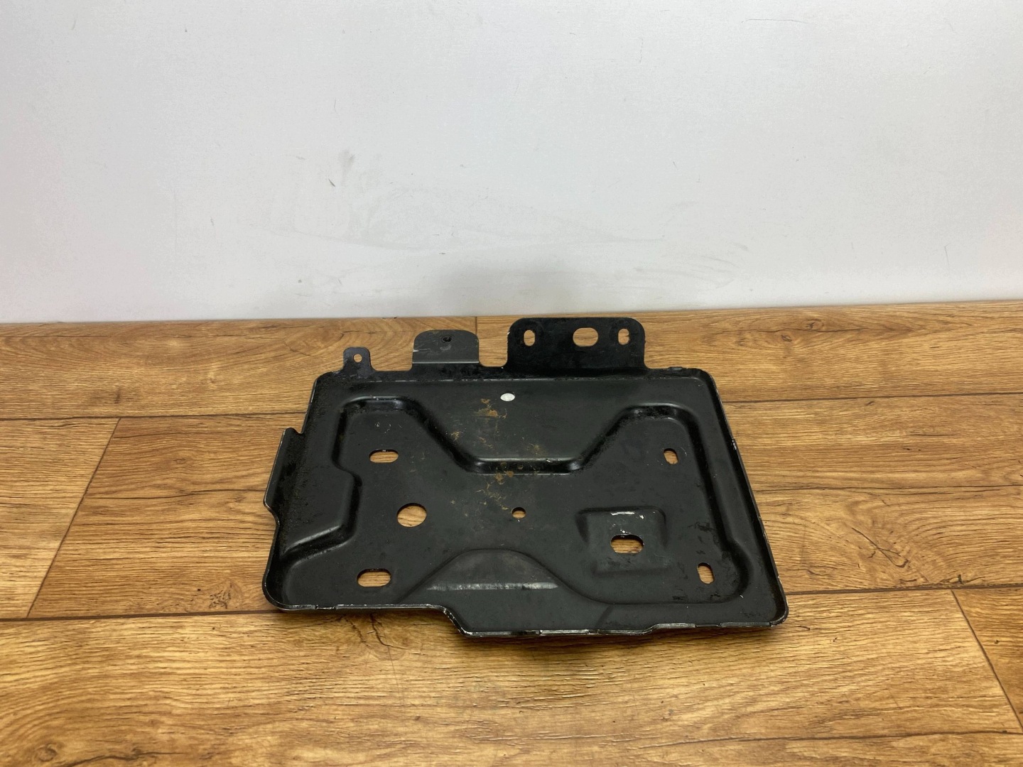 Grundlage akumulatora Cadillac Escalade IV 2015+