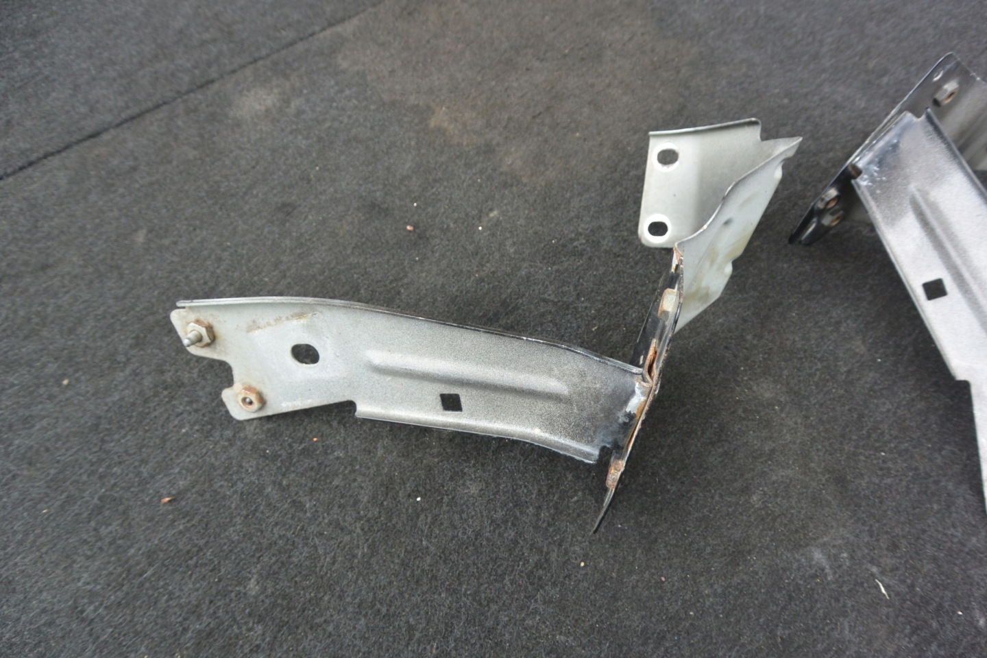Console Support plaque Aile Avant Gauche MASERATI GHIBLI III