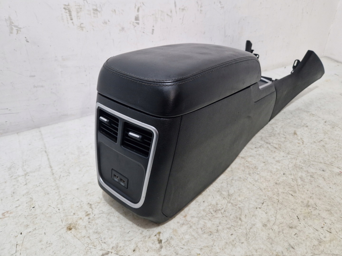 DODGE CHARGER 2019- TUNEL central armrest 6ED891X9AH