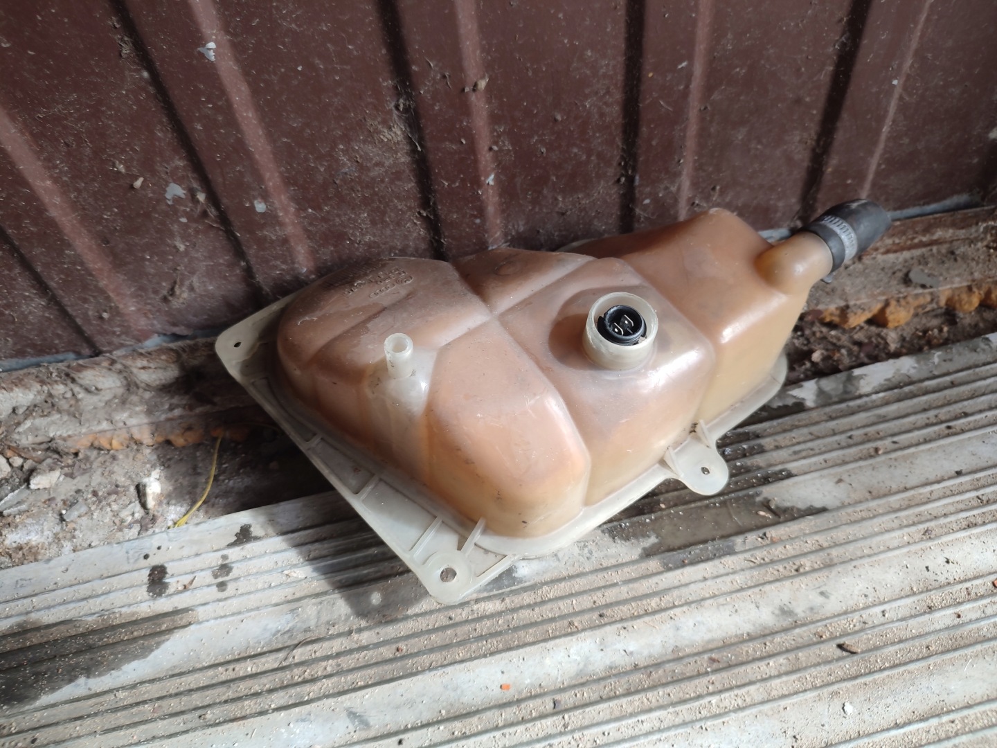 water tank AUDI A4 EXEO 8E0121403A