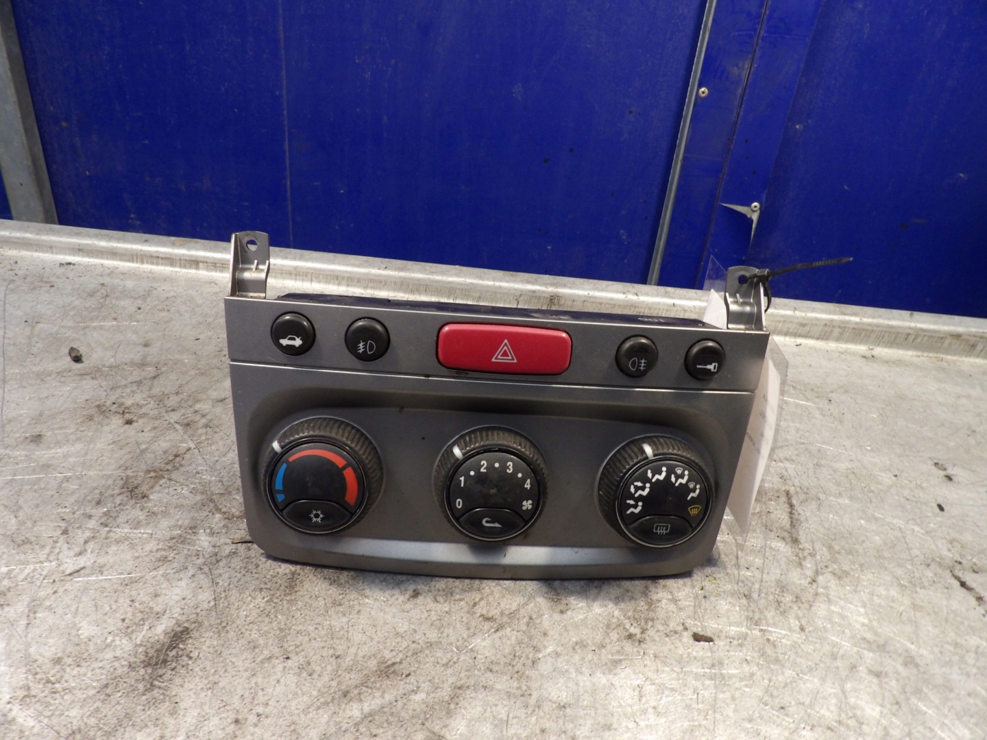 Alfa Romeo 147 control panel 1560741130