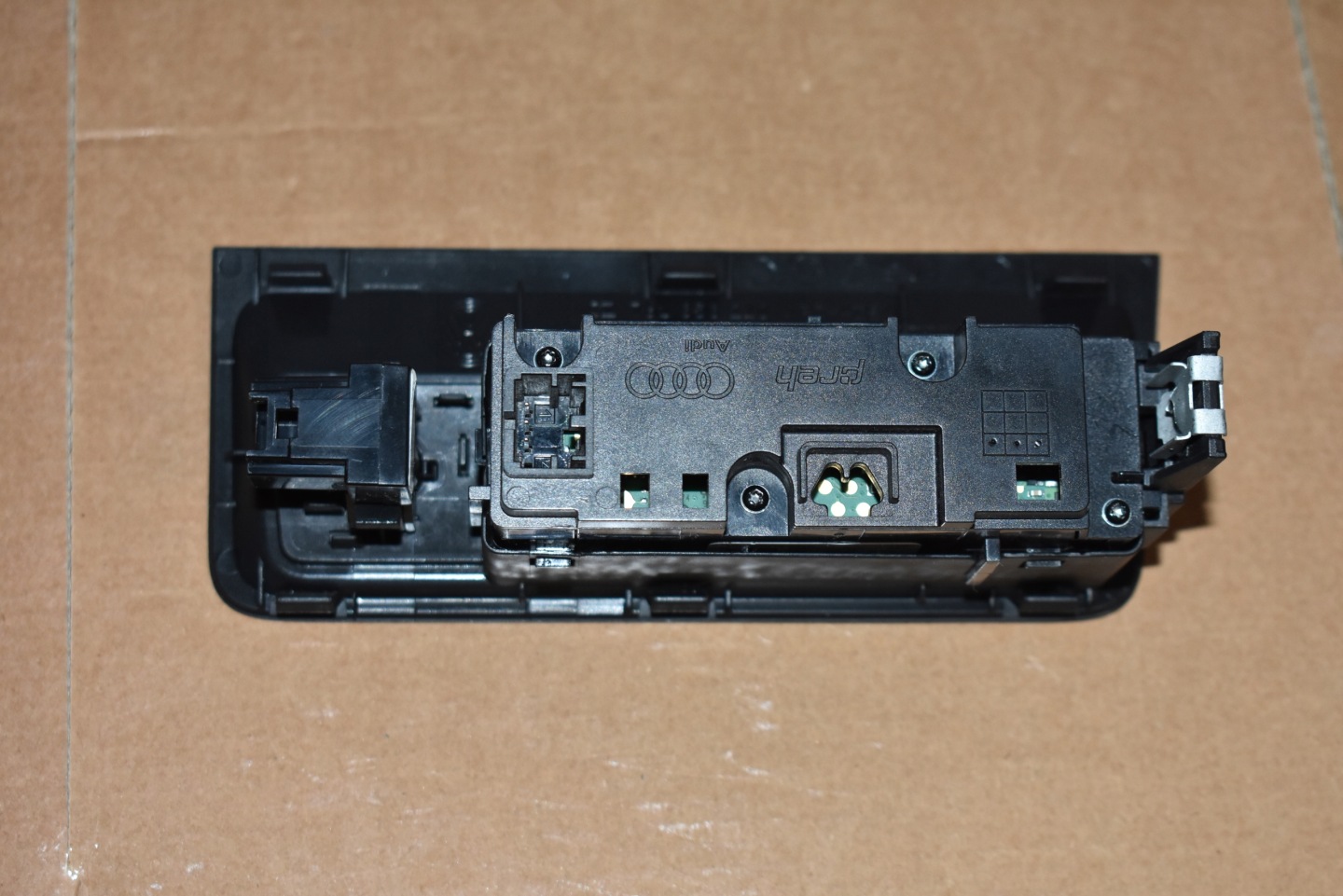 IDEALNY PANEL WLACZNIKOW luci VW TOUAREG III 1