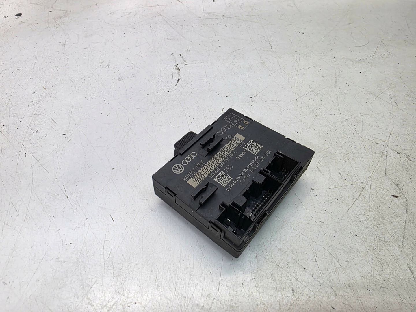 module door right rear part AUDI A4 B8 A5 Q5 8K0959795E