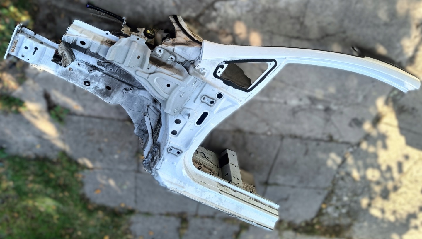 Ford Fiesta MK7 LIFT 3D quarter left front BIALY HC