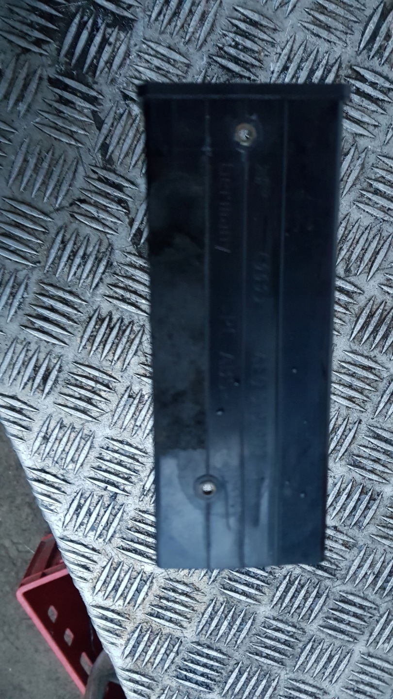 AUDI A8 D3 Abdeckung, Hutablage KIESZEN ZMIENIARKI 4E0919977