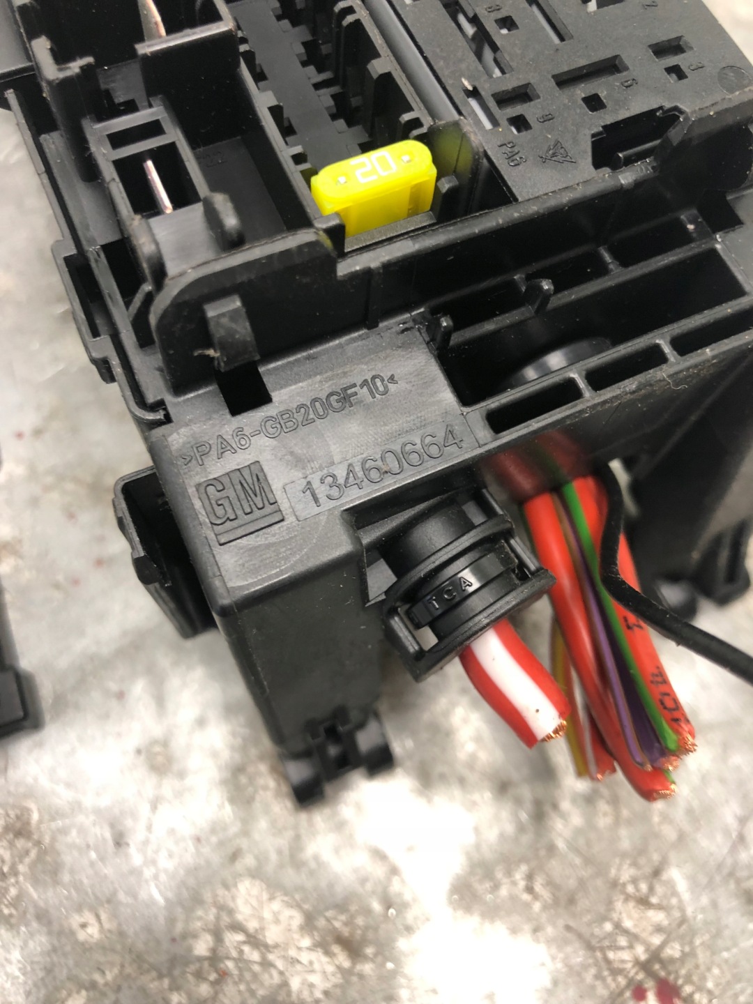 fuse box OPEL INSIGNIA B 13460664