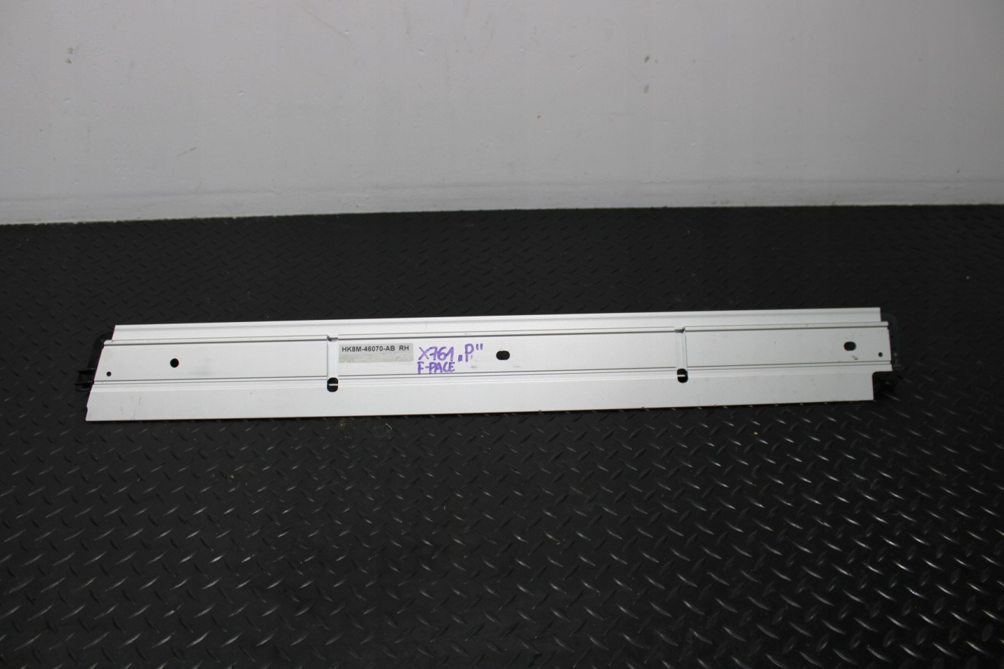 rail PROWADNICA right JAGUAR F-PACE X761 HK8M-46070-AB