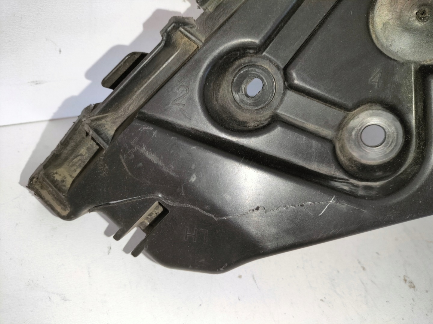 Support Support plaque Pare choc Arrière Gauche RENAULT CLIO 4 IV 12- HB