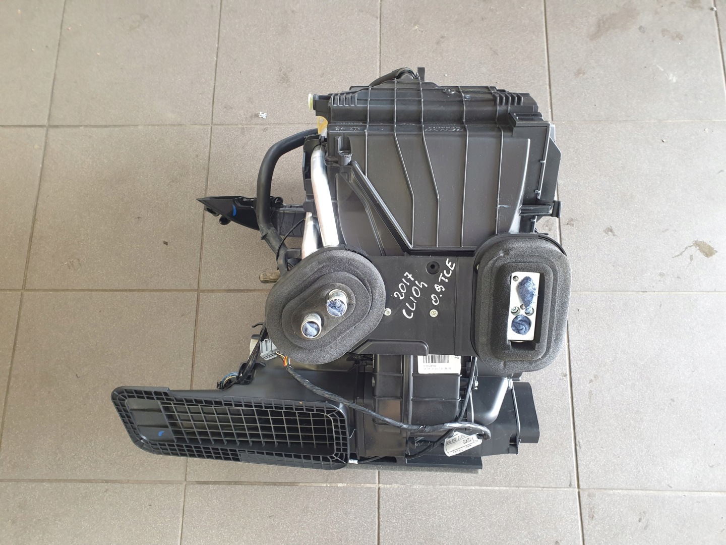 ohřívač RENAULT CLIO 4 IV 2015- 272703970R