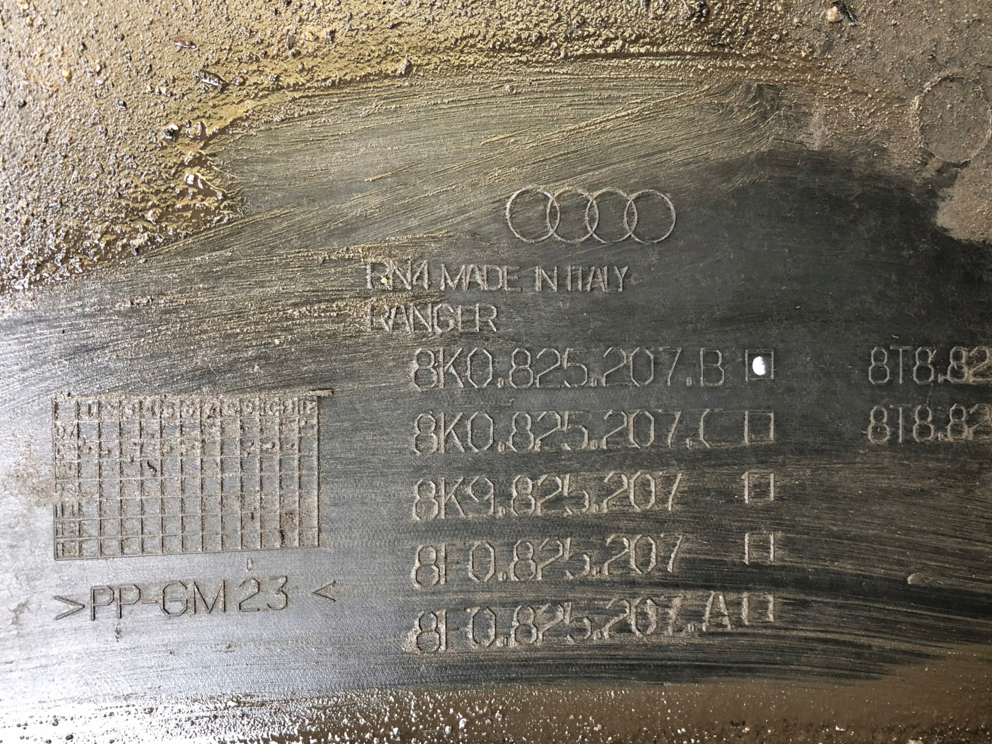 AUDI A4 B8 cover chassis left 8K0825207B