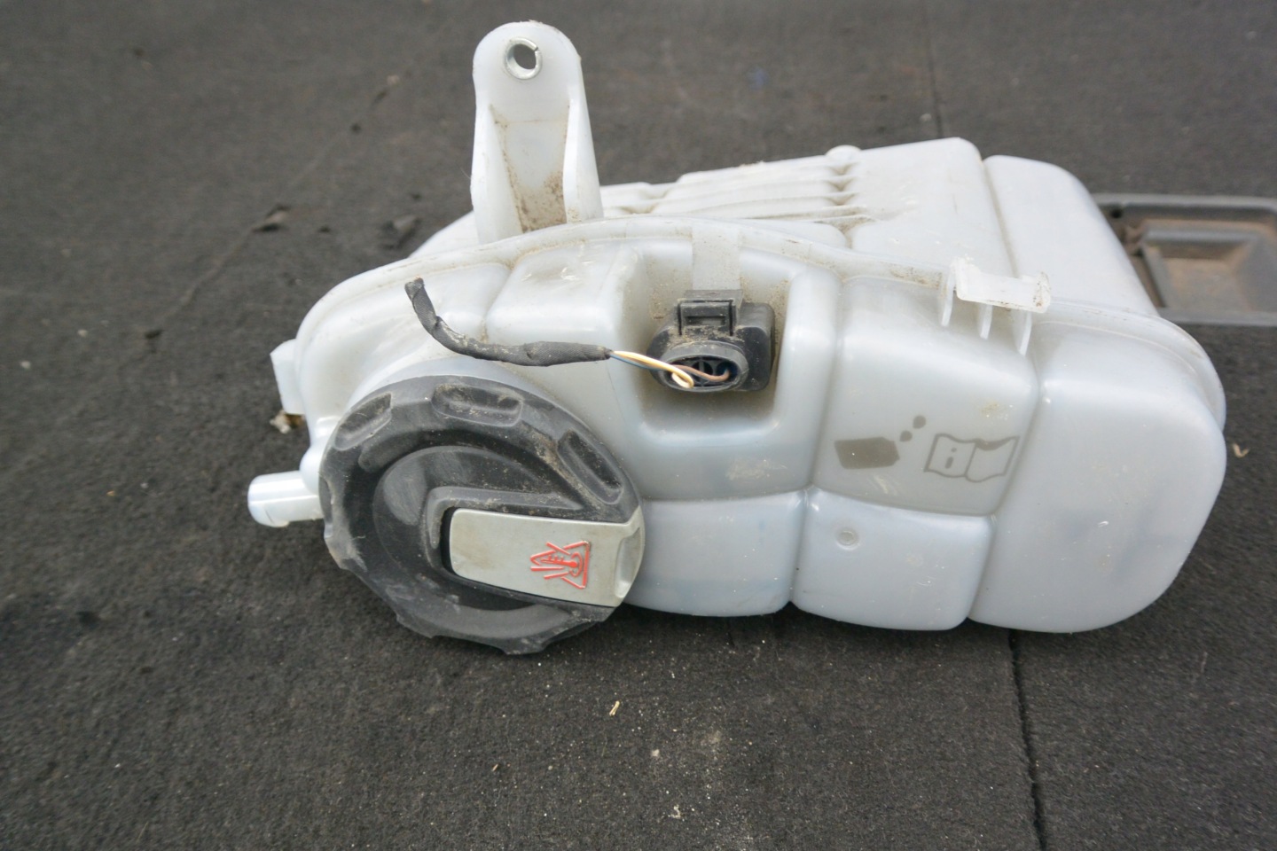 Scheibenwaschbehälter des Wassers Behälter AUDI A6 C8 A7
