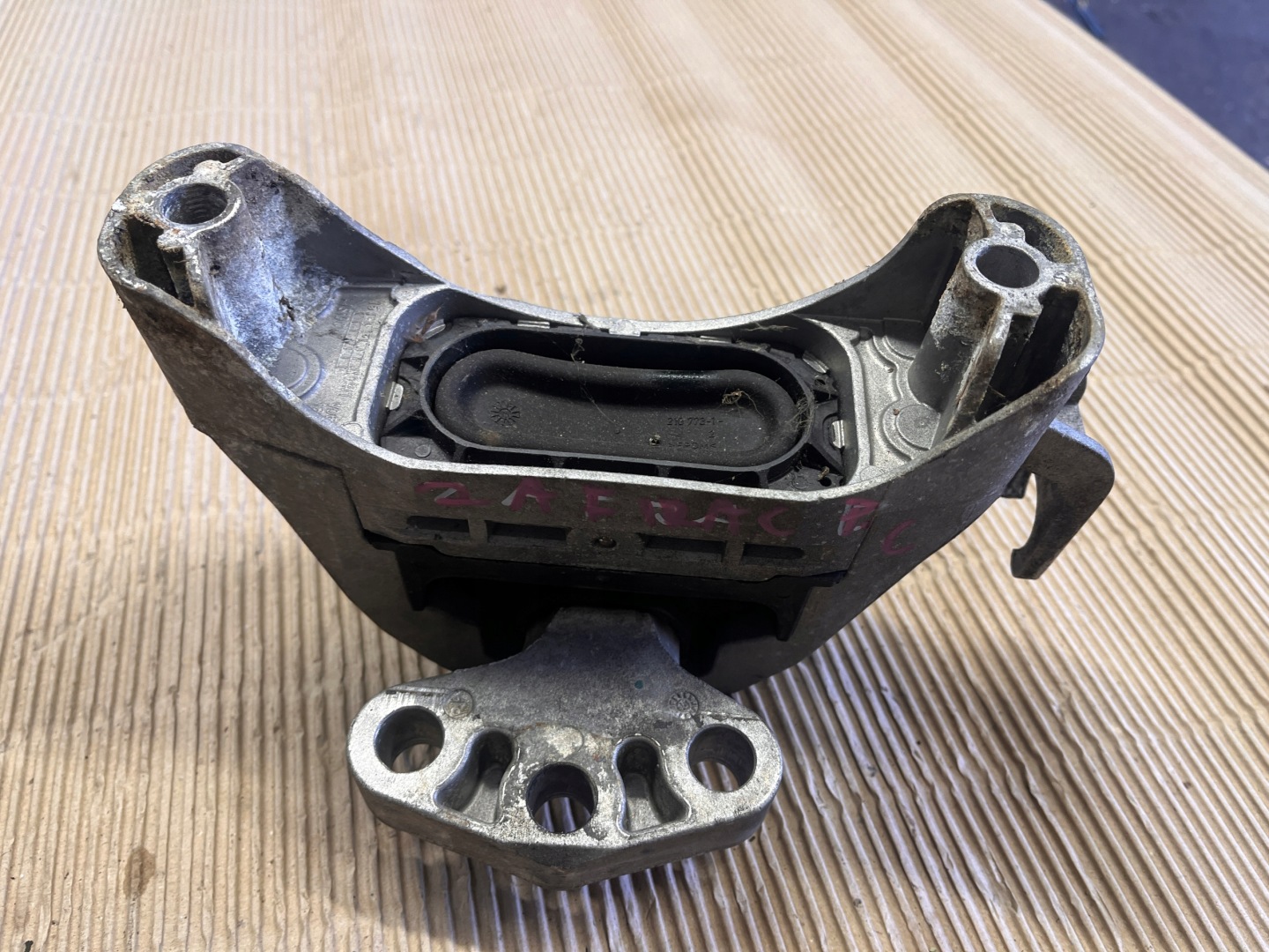 OPEL ZAFIRA C holder engine mount right 13347455