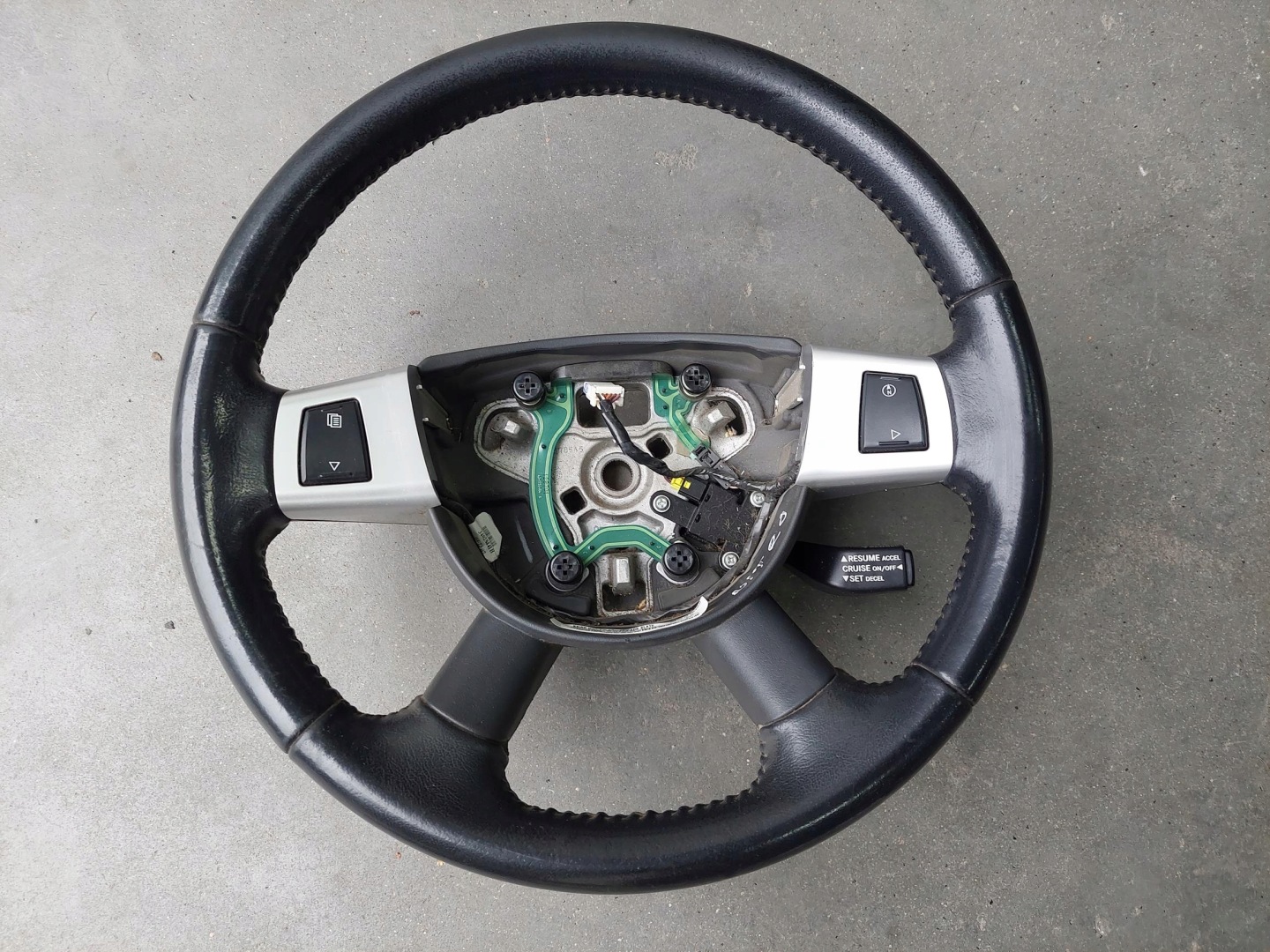 Volant MULTIFUNKCJA DODGE NITRO 2.8 CRD