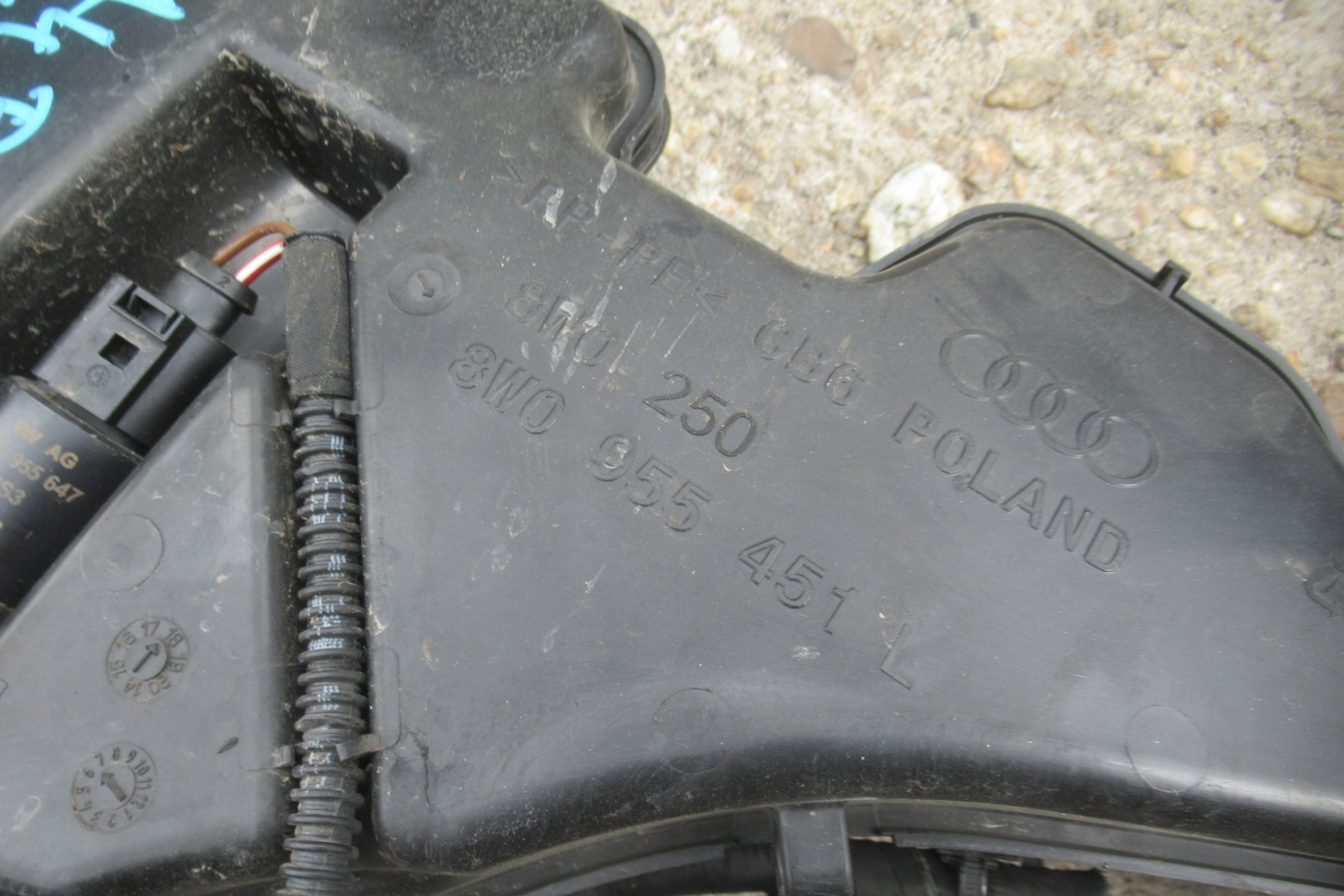 AUDI A4 B9 3.0 TDI 18R washer fluid tank 8W0955451L