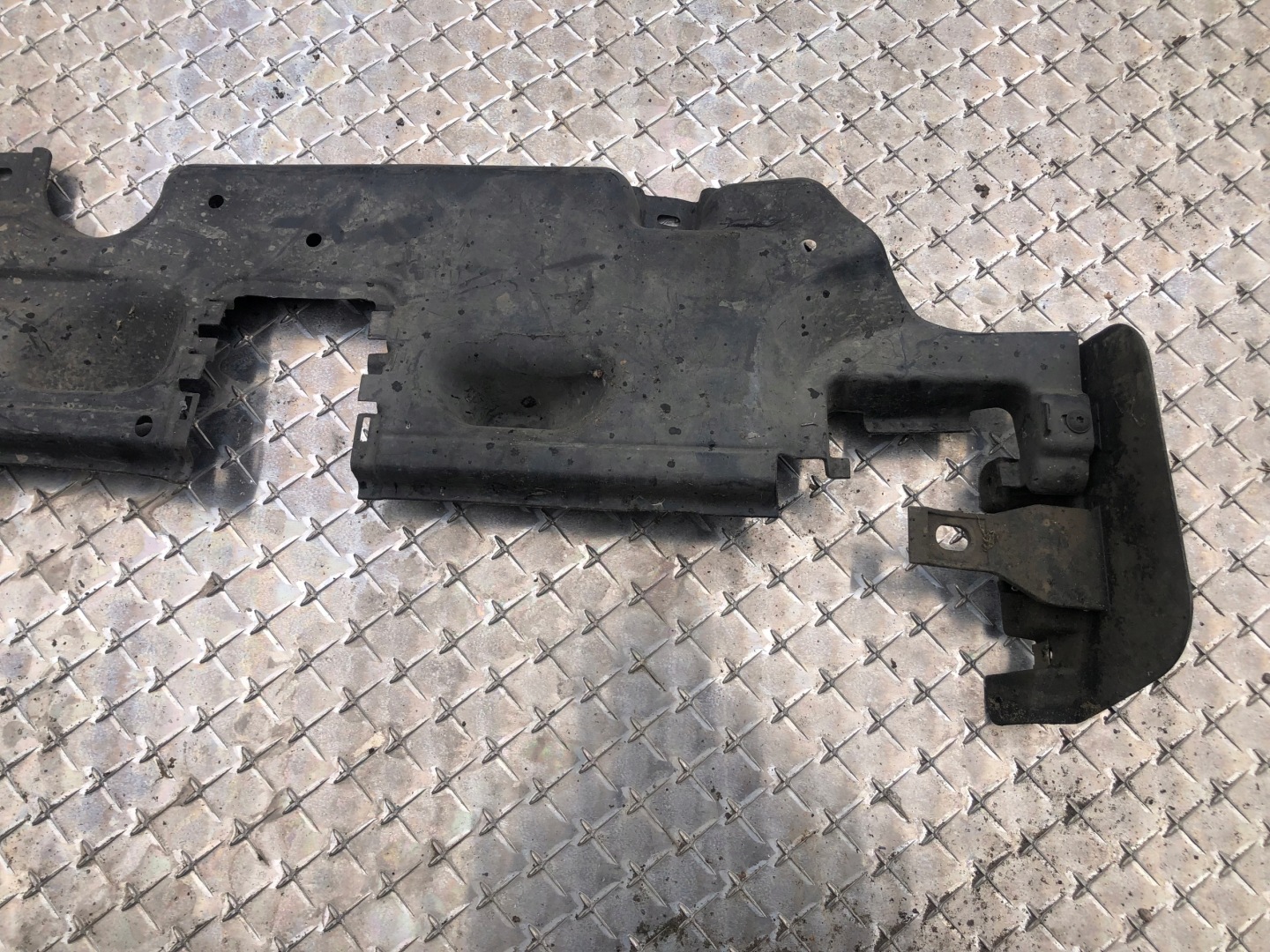 cover chassis right AUDI Q7 7L8825212D