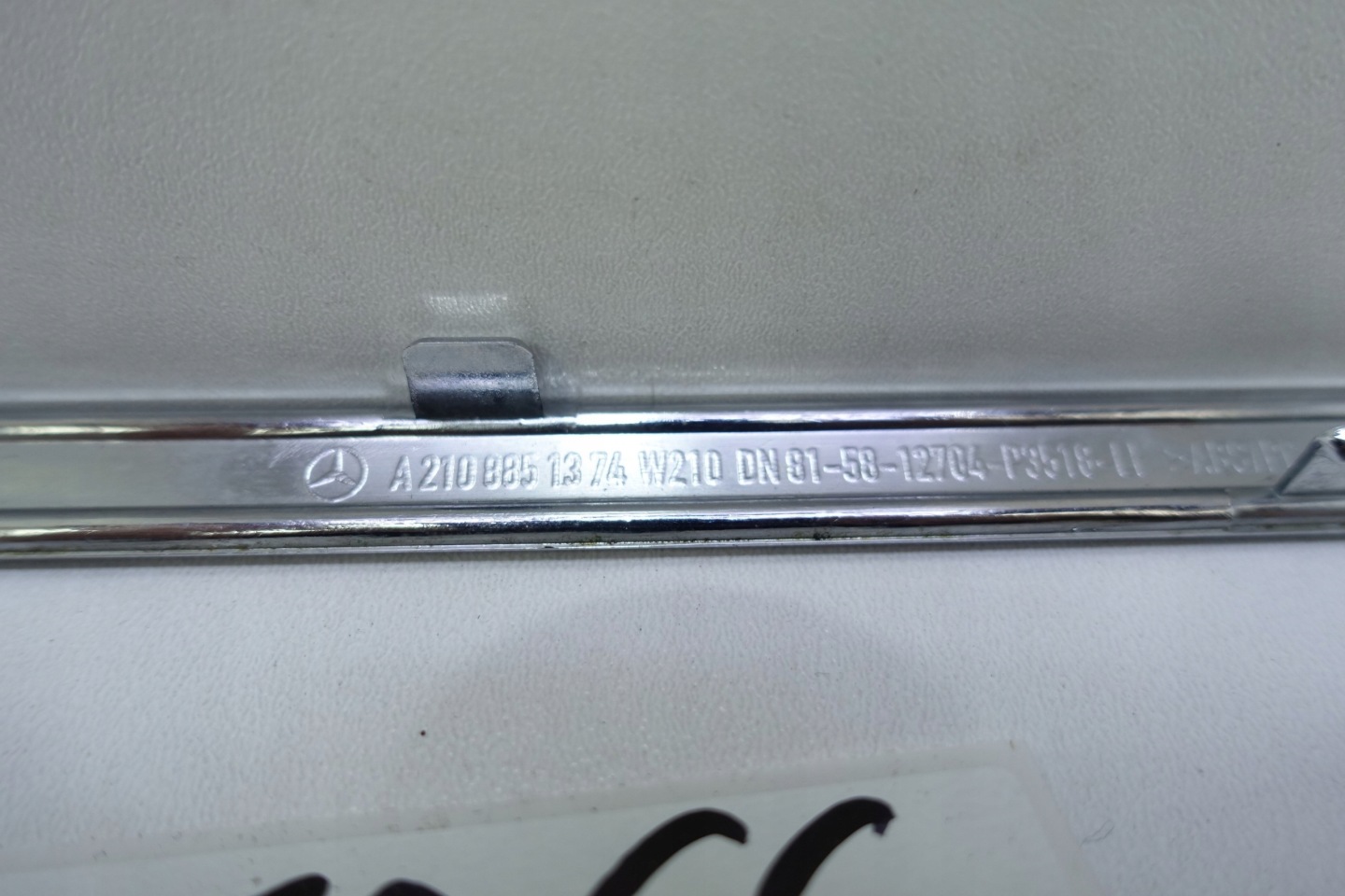 lišta nárazníku levý záď MERCEDES E W210