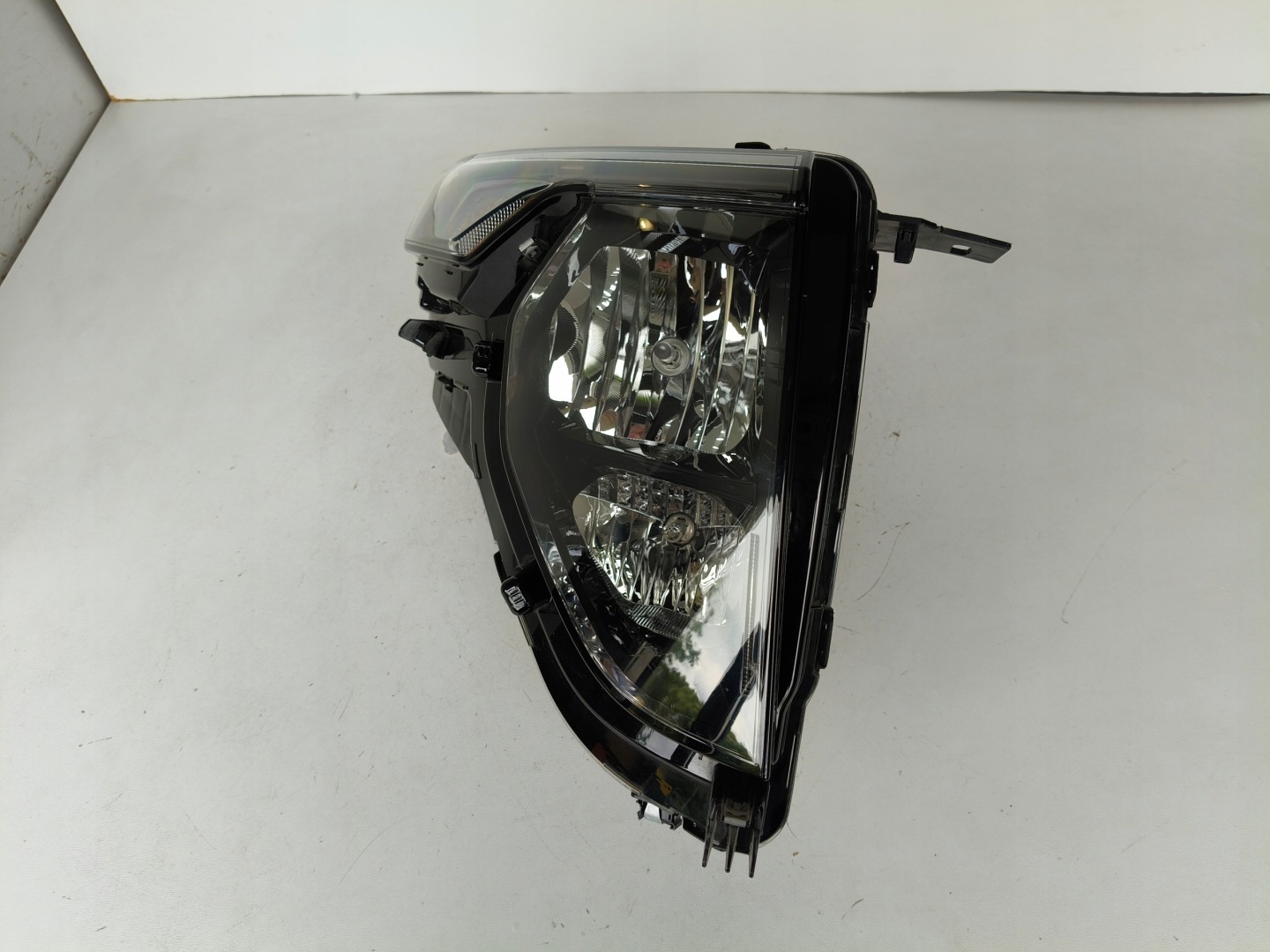 light right REFLEKTOR FORD TRANSIT COURIER 24
