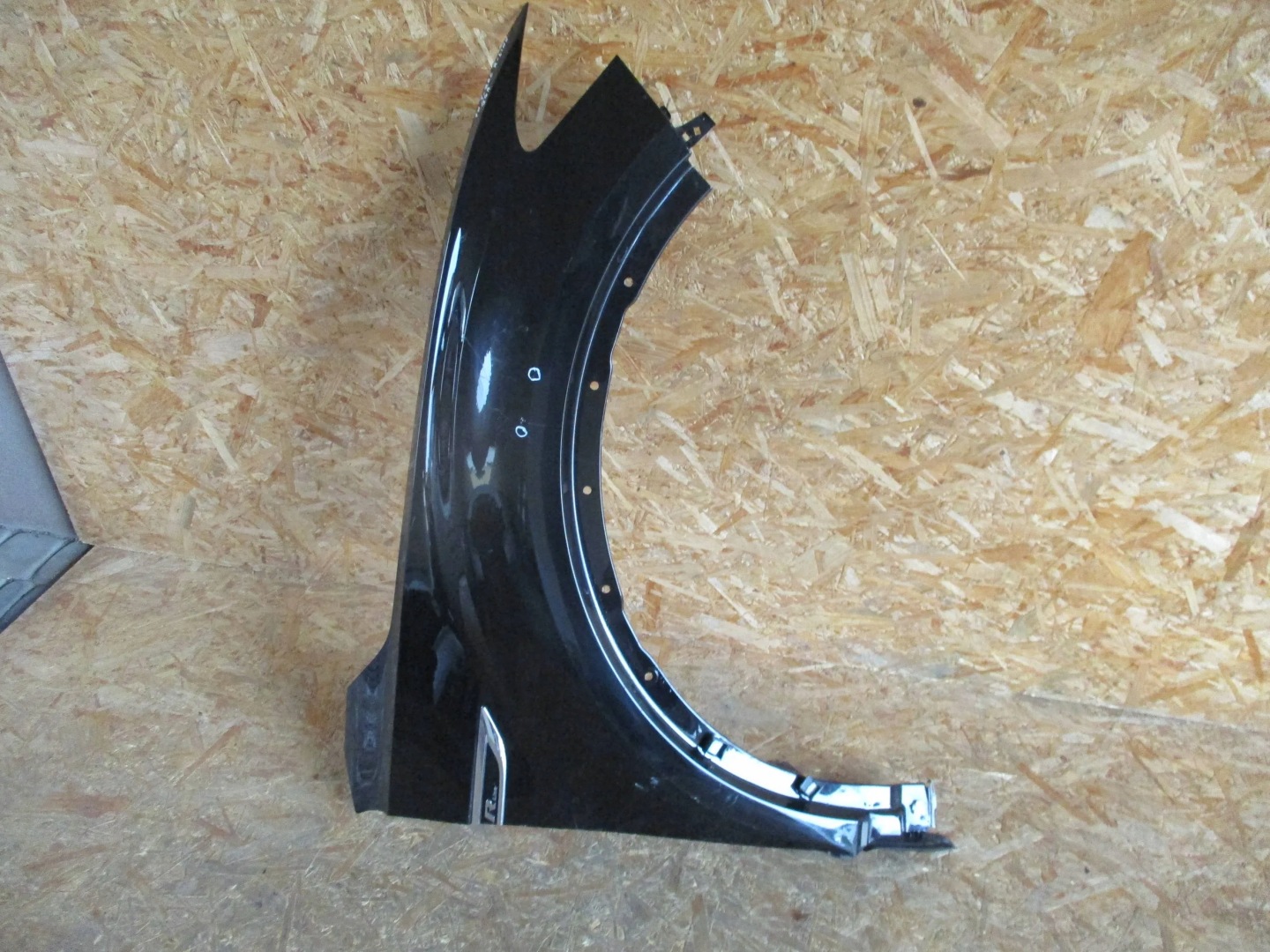 fender front front right VW T-ROC R-LINE 2GA