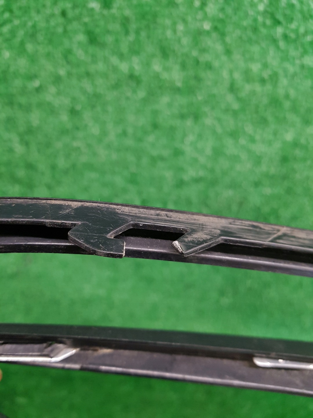 grid of a bumper left VOLKSWAGEN BEETLE 5C5853665E
