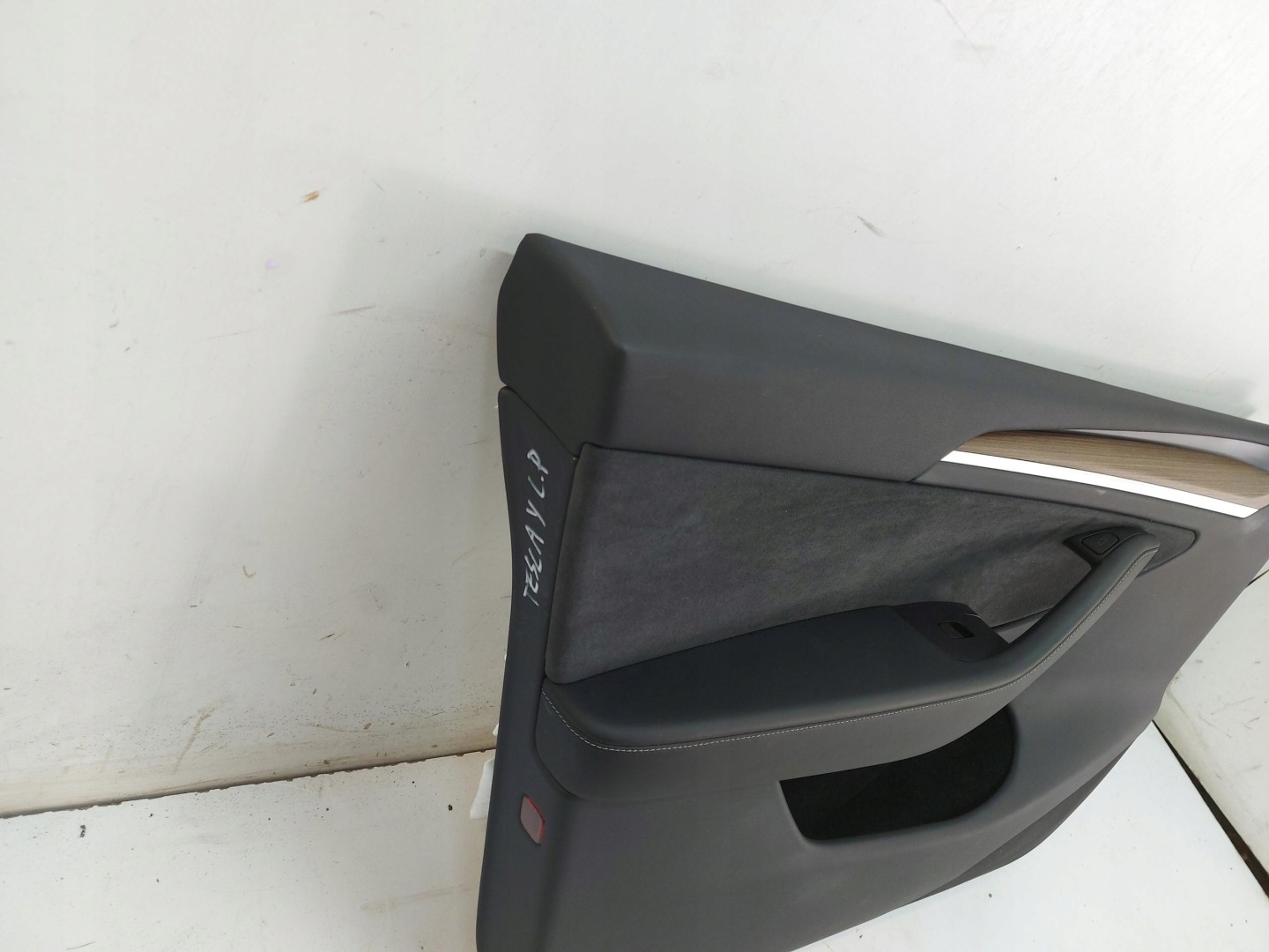 TESLA MODEL Y 2024r upholstery side door left front