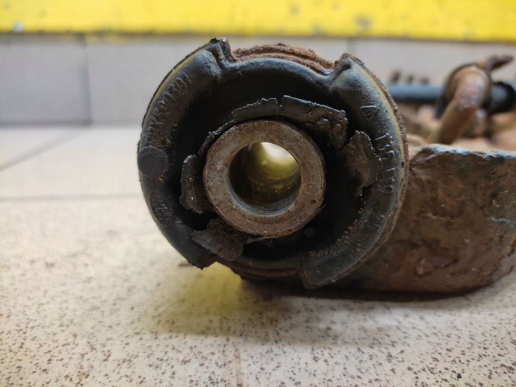 LAND ROVER DISCOVERY III 2.7 V6 arm left front