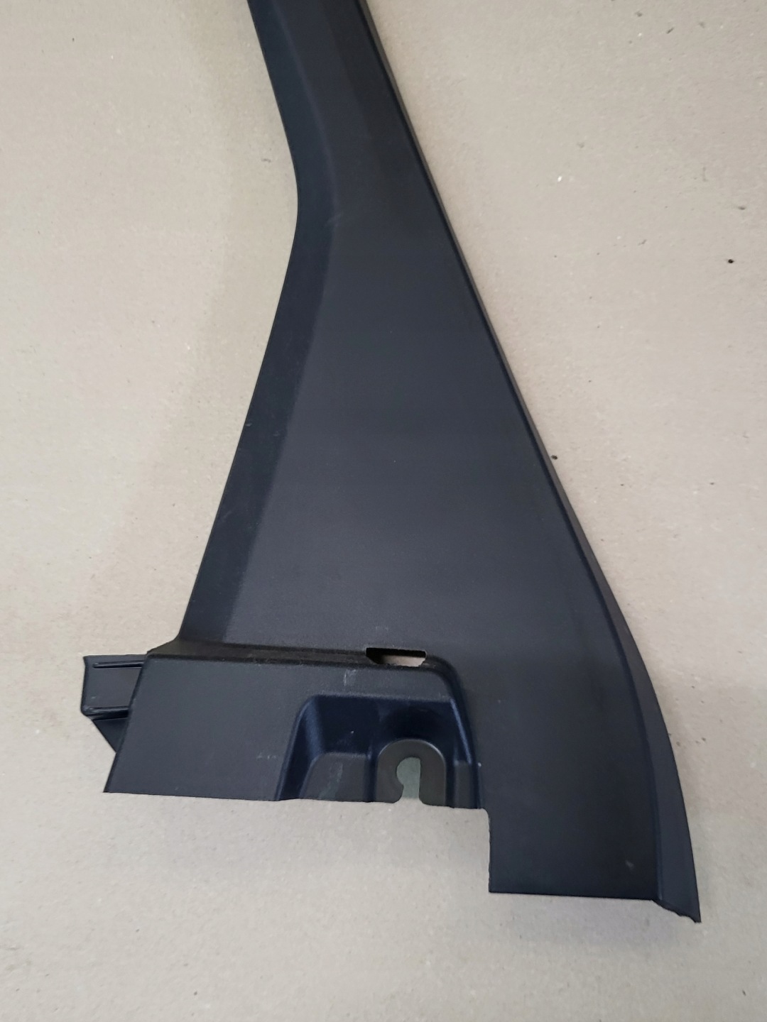 moulding inner frame windows Z door right rear part VOLVO XC60 II 2 OE