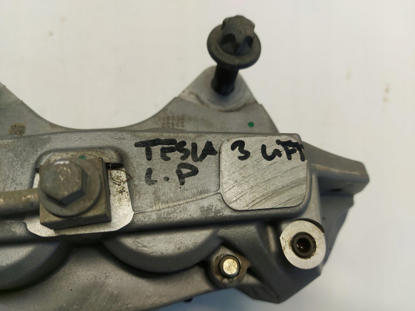 Tesla Model 3 III caliper left front front oryg 104461-00-e