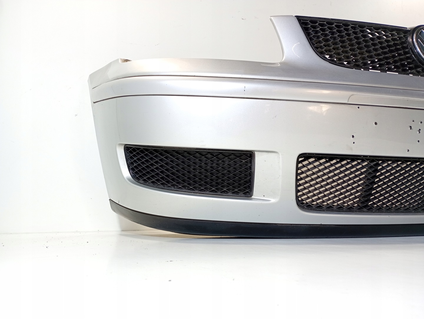 VW POLO 3 III FL 99-01 front bumper front kod lakieru LA7W