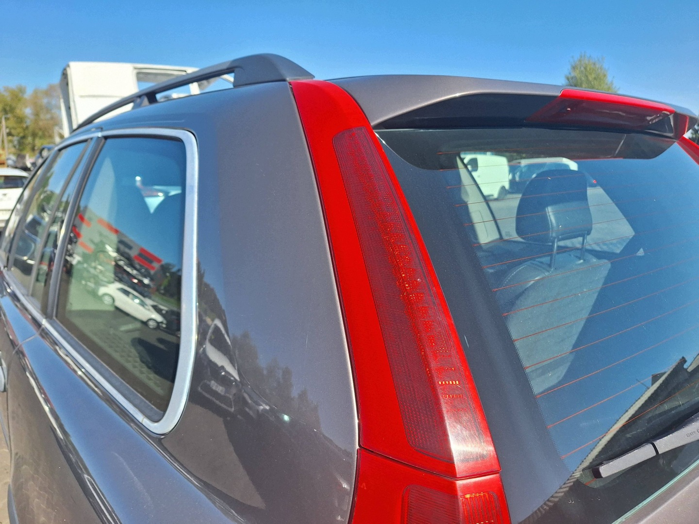 Volvo XC90 and (275) 2002-2006 light rear part left upper 30678220