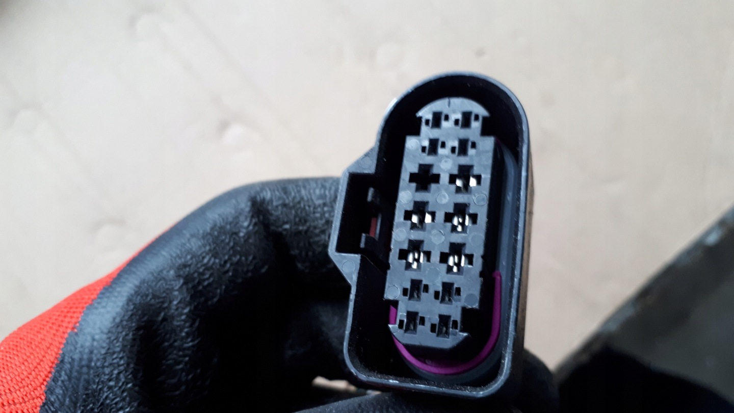 A4 B9 8W connecting spoiler KOSTKA lights FULL LED 8W0973737