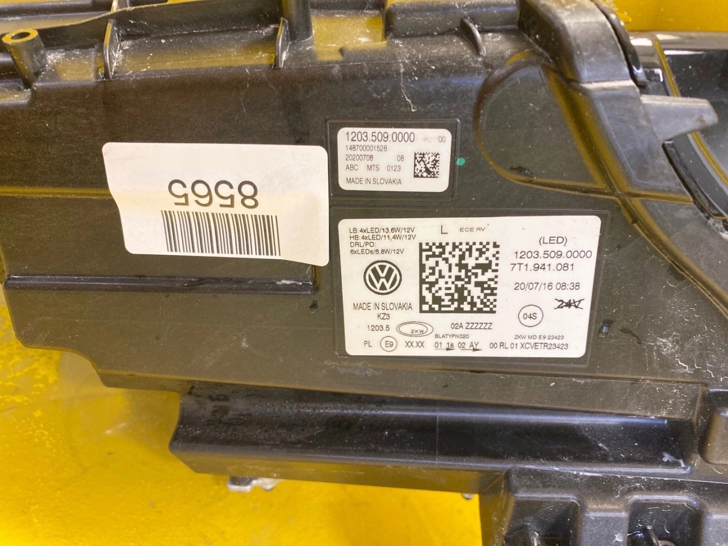 far lijeva prednja VW T7 MATRIX