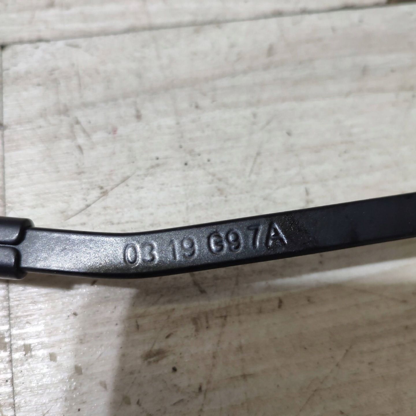 wiper arm windows left side Suzuki Vitara (LY) 0319G97A