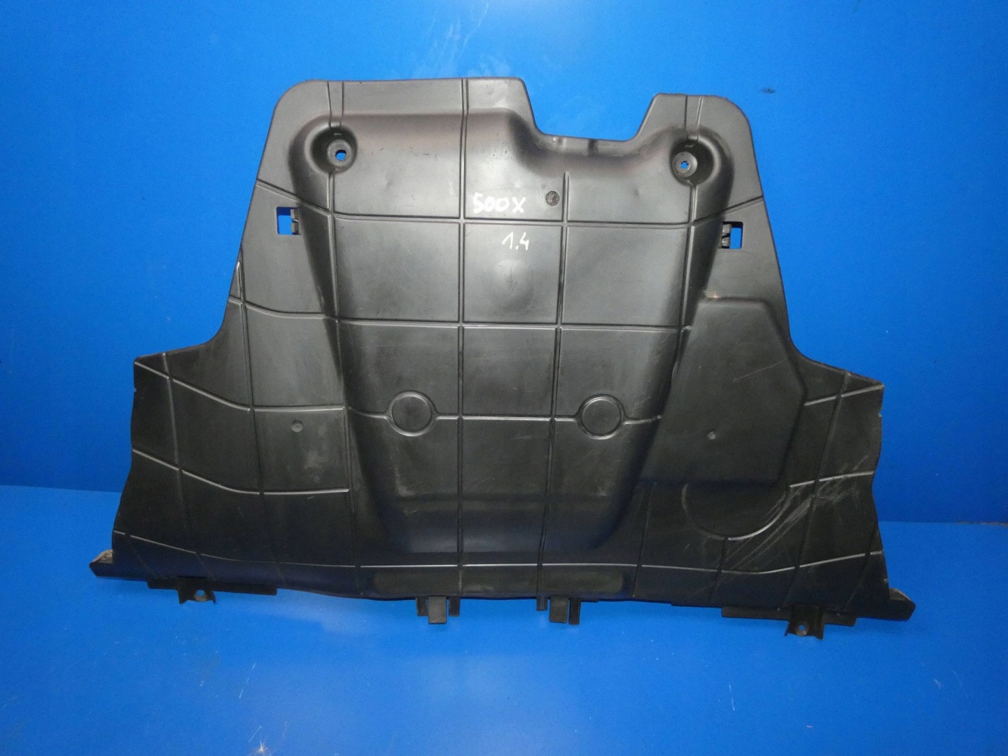 FIAT 500X cover below of the engine lower front
